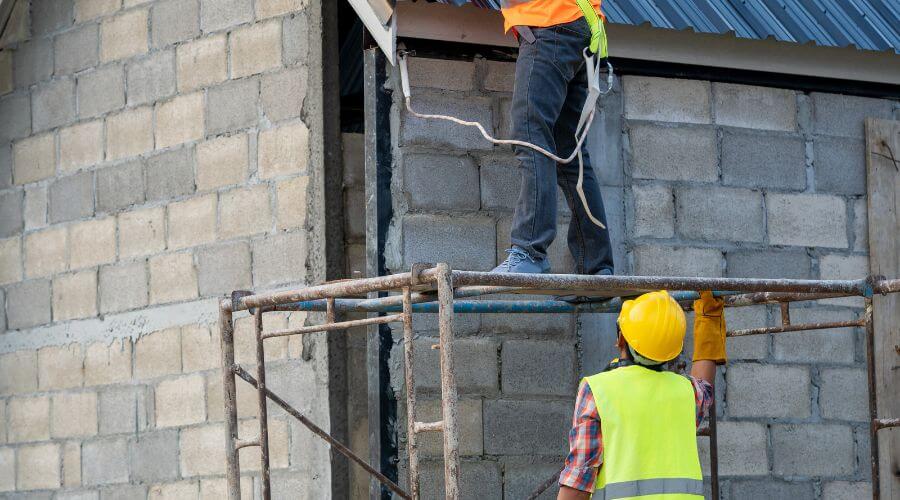 Expert Emergency Roof Repairs services in Shakopee, MN